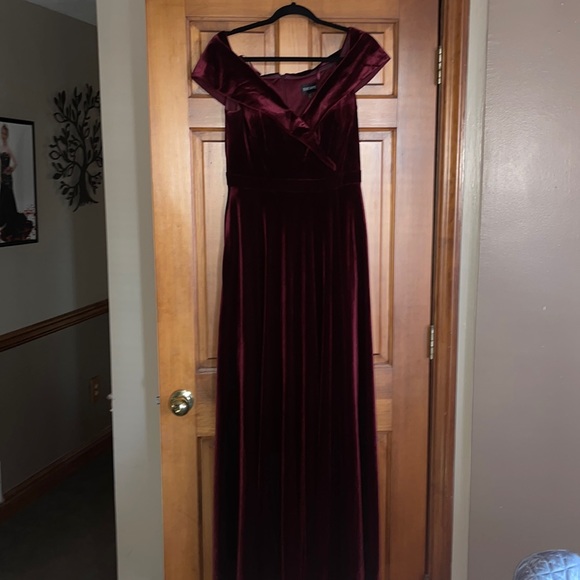 Gorgeous formal velvet evening gown
